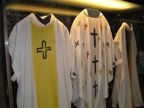 normal_chasuble-pretre-notre-dame