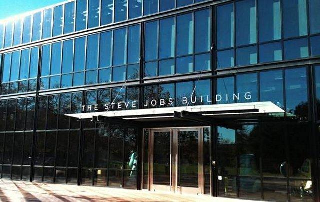 Steve Jobs a maintenant son building...