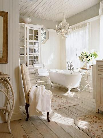 Salle de bain blanche romantique
