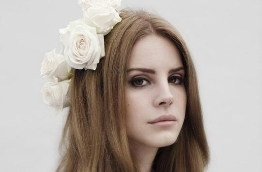 Mode : Lana Del Rey, ambassadrice de la maison Versace ?