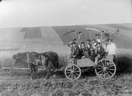 paysans d'avant la guerre.jpg