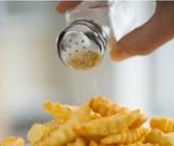 NUTRITION: 2 grammes de sel en trop renforcent notre risque cardio  – ANSES