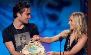 Ed_Westwick_K_Bell_01 Kristen Bell dans le Serie Finale de Gossip Girl