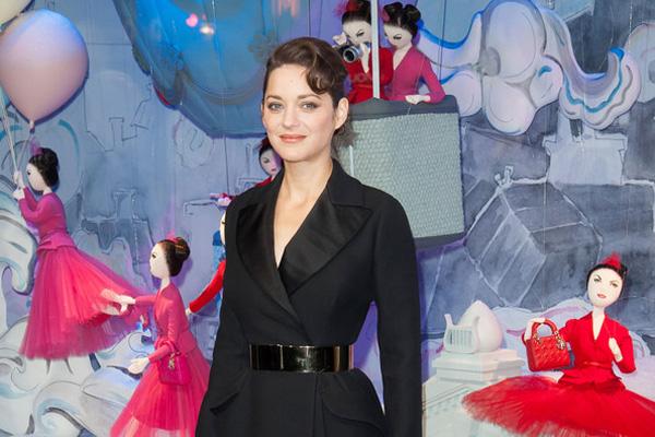 Dior-Printemps-Noel-2012-Cotillard Les vitrines de Noël du Printemps signées Dior