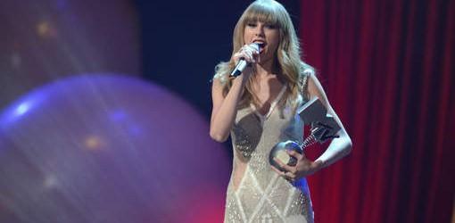 Taylor Swift et Justin Bieber triomphent aux MTV Europe Music Awards 2012