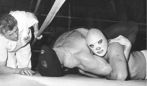 panr2eraya09oaws Pour ne pas bronzer les Chinois optent pour la cagoule anti-bronzage