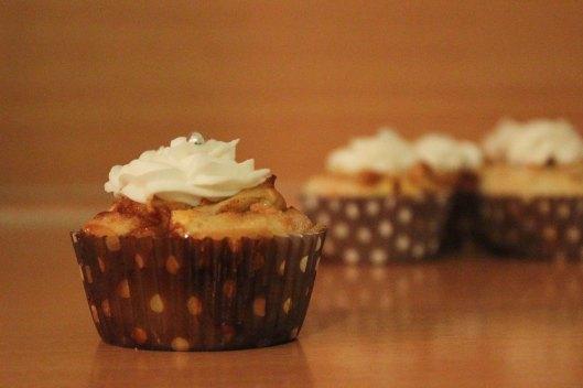 Les cupcakes cinnamon rolls – pomme cannelle et sirop d’érable