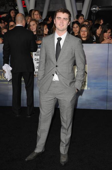 Cameron Bright - The Red Carpet at the 'Breaking Dawn' Premiere