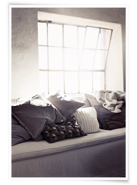 HannahLemholtPhotographyTineKHomeShowroomWindowSofa Daily dose of inspiration: Couleurs d’automne