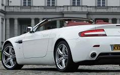 Cabriolet Aston Martin Vantage V8 2013 : riche et de bon goût