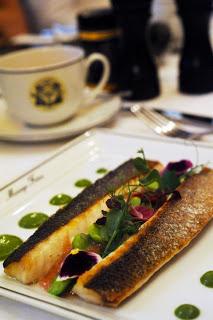 Drôle d'endroit pour une rencontre… Rencontre avec le thé à table chez Mariage Frères ! Drôle d'endroit pour une rencontre… Rencontre avec le thé à table chez Mariage Frères !