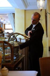 Drôle d'endroit pour une rencontre… Rencontre avec le thé à table chez Mariage Frères ! Drôle d'endroit pour une rencontre… Rencontre avec le thé à table chez Mariage Frères !