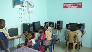 Création d'une salle informatique dans un village en Inde du Sud : done ! DSC03076