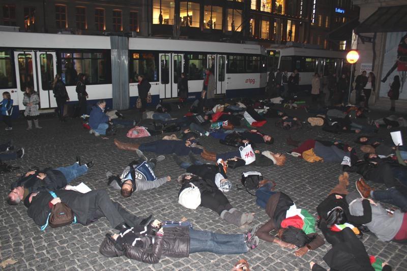 Genève: une double flashmob pour soutenir les palestiniens! IMG_1573-s.jpg