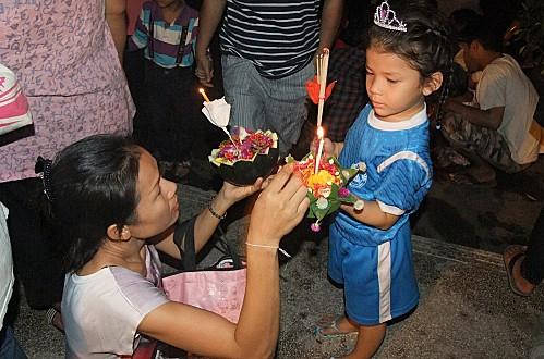 28 novembre 2012. Loy Krathong ou fête des lumières. DSCF2551