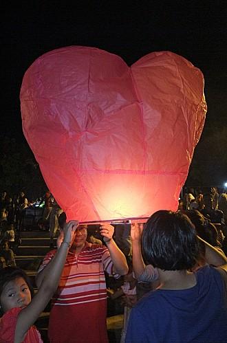 28 novembre 2012. Loy Krathong ou fête des lumières. DSCF2553