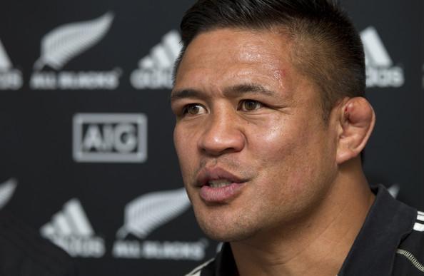 Keven Mealamu is back with the All Blacks to face England Keven Mealamu remplace Andrew Hore avec les All Blacks