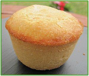 Pasticciotto Leccese (Pâtisserie Italienne : pâte sablée fourrée à la crème pâtissière) Pasticciotto Leccese (Pâtisserie Italienne : pâte sablée fourrée à la crème pâtissière)