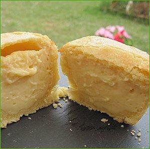 Pasticciotto Leccese (Pâtisserie Italienne : pâte sablée fourrée à la crème pâtissière) Pasticciotto Leccese (Pâtisserie Italienne : pâte sablée fourrée à la crème pâtissière)