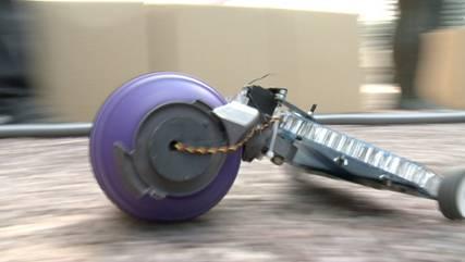 4440bd90-1896-4a4d-b655-519eef313279@augure Une course de véhicules télécommandés utilisant des pièces d’appareils Dyson