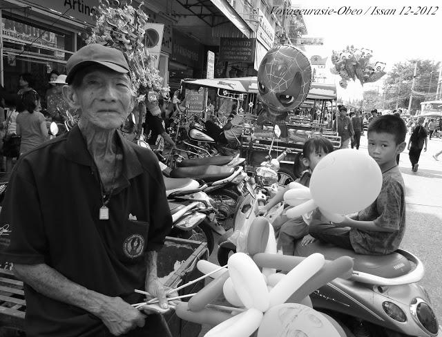 Thaïlande, autour de la fête des pères, scènes de rue