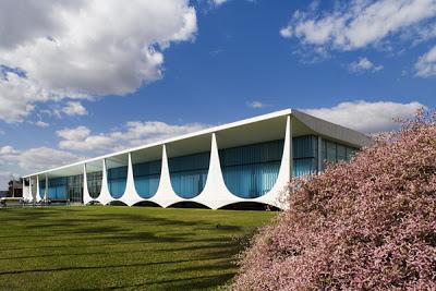 Hommage à Oscar Niemeyer...!