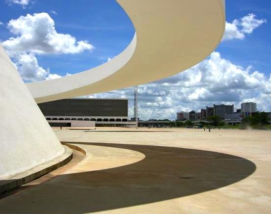 Architectes et designers: Le rêve futuriste d’Oscar Niemeyer, le poète des courbes