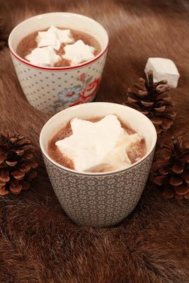 Guimauves pepermint , vous les préferez dans un chocolat chaud , en sapins de Noel enrobés de chocolat ou  en décoration sur la tarte 100% chocolat ...