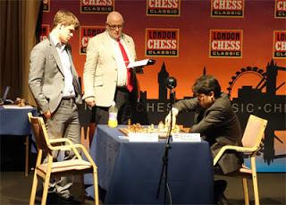 Échecs à Londres: Hikaru Nakamura (2760) 1/2 Magnus Carlsen (2848) ronde 7 © Ray Morris-Hill