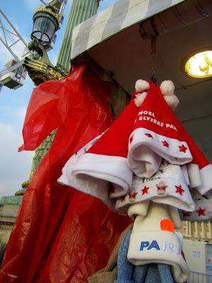 Le plus grand sapin de Noel d' Europe est à Paris...!