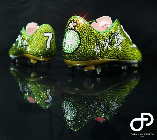 5000 cristaux Swarovski sur les chaussures de foot d’Aubameyang