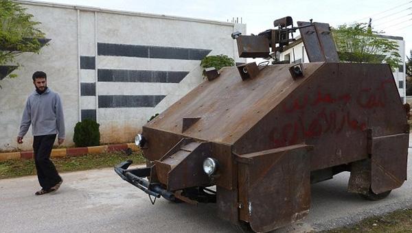 Des rebelles syriens fabriquent un Tank piloté par une manette Playstation