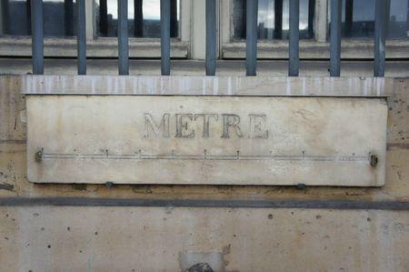 Le saviez-vous ? il existe encore un mètre étalon datant de la révolution à Paris Metre Etalon Lutetiablog Lutetia