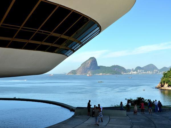 6 Musee d'art contemporain de Niteroi  Oscar Niemeyer on charliestine.net