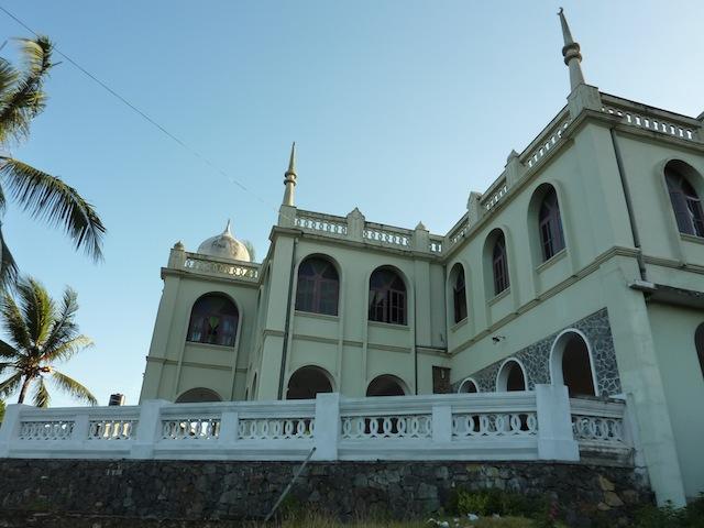 Derrières les temples bouddhistes, se cachent des mosquées et des églises au Sri Lanka !