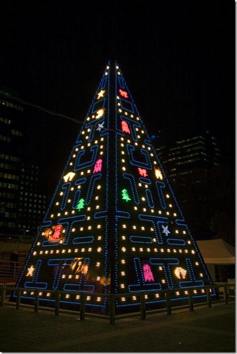 80s christmas lights pacman tree Favim.com 122881 thumb Un sapin de Noël de geek