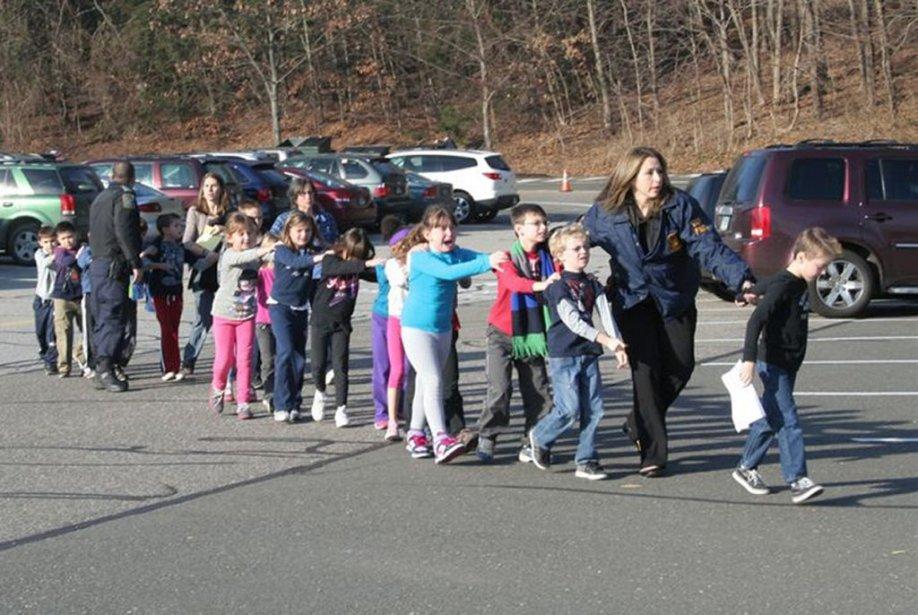 Carnage dans une école au Connecticut: au moins 20 morts