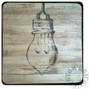 Une ampoule dans le cirage Tabouret ampoule - dessin