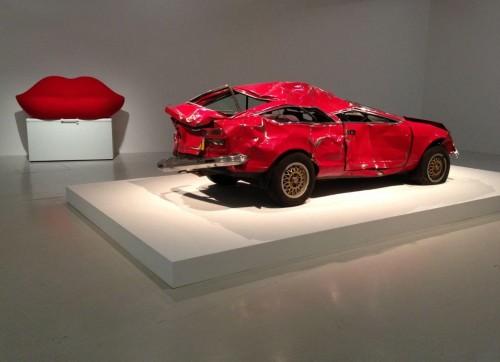 Berttrand Lavier depuis 1969 .. Jusqu'au 7 janvier au Centre Pompidou #Paris #alfaromeo giulietta_et_canape_dali_sur_congelateur.jpg