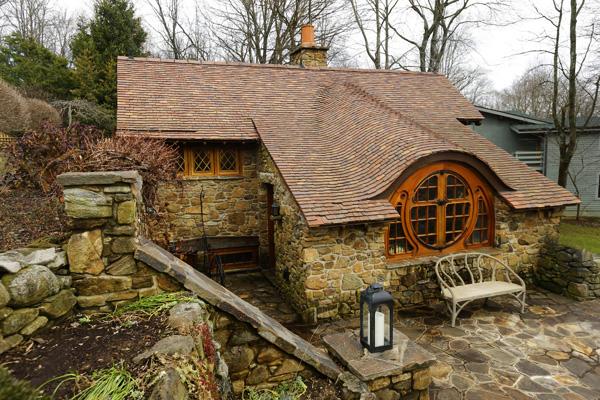Fan de Tolkien, un architecte se construit une maison de Hobbit