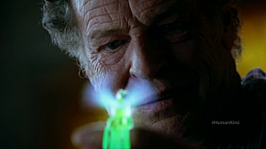 Critiques Séries : Fringe. Saison 5. Episode 9. Black Blotter. vlcsnap-2012-12-15-13h30m49s15.png