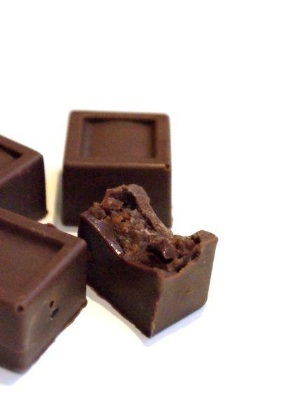 #Calendrier de l'avent J-9 - Chocolats confiserie : petits pavés pralinés chocolat au lait interieur chocolat praline