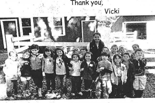Vicki Soto entourée de son groupe d'élèves.... (PHOTO TIRÉE DU BLOGUE DE VICTORIA SOTO)