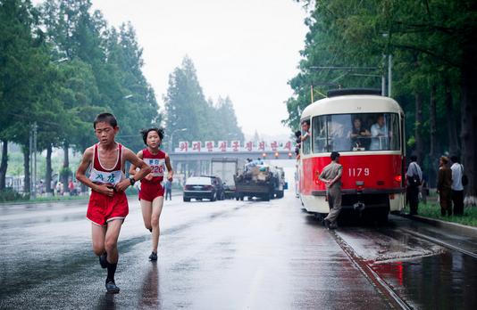 Ari Hatsuzawa révèle la vie quotidienne des Coréens du Nord Pyongyang Ari Hatsuzawa 01