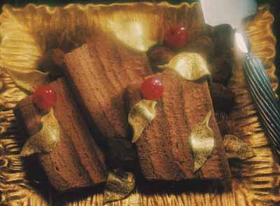 Truffes-w Terrine de mousse de truffes au chocolat, cerises confites