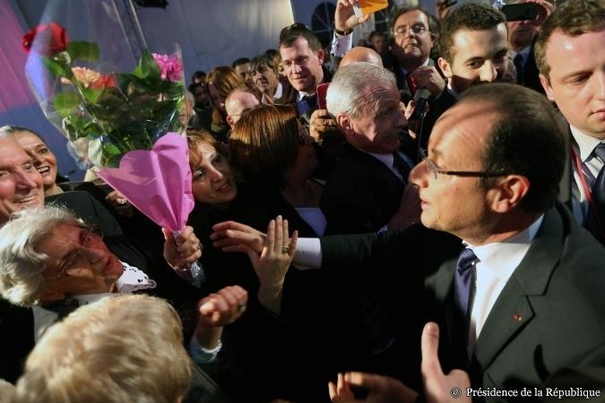 Hollande et son bain de foule. 