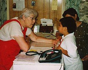 La femme est l'avenir de l'Eglise ... Sister-Maryanne-O-Neill-interviews-a-family-applying-for-.jpg