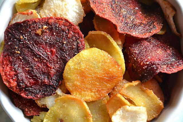 Chips de légumes racines { Betterave, radis noir et patate douce } Chips-legumes10.JPG