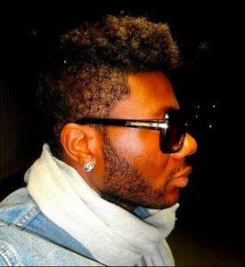 UN REGARD SUR MAKASSY CE CHANTEUR MULTI-CASQUETTES Capture d’écran 2012-12-21 à 12