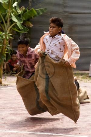 Un jour, une photo - Course en sac Un jour, une photo - Course en sac